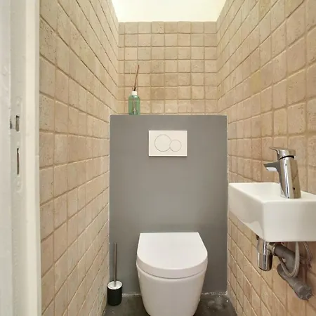 2 Bedrooms Le Marais Nazareth Appartamento