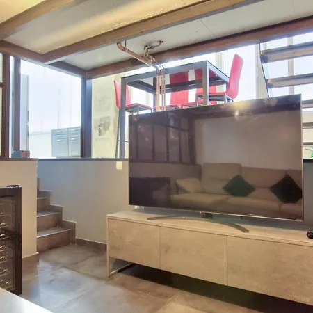 2 Bedrooms Le Marais Nazareth Appartamento *